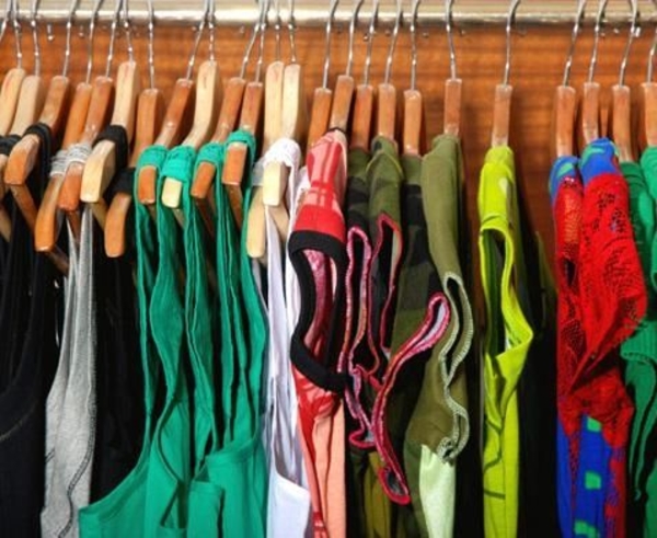 Почему вещи из секонд-хенда могут быть опасными: Мнение экстрасенса