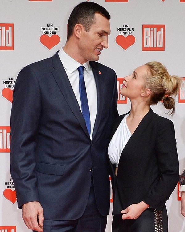 Панеттьери и Кличко показали фото с первого дня рождения дочки