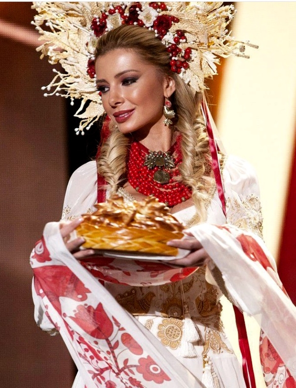 Мисс Вселенная 2015: Украинка представила национальный костюм