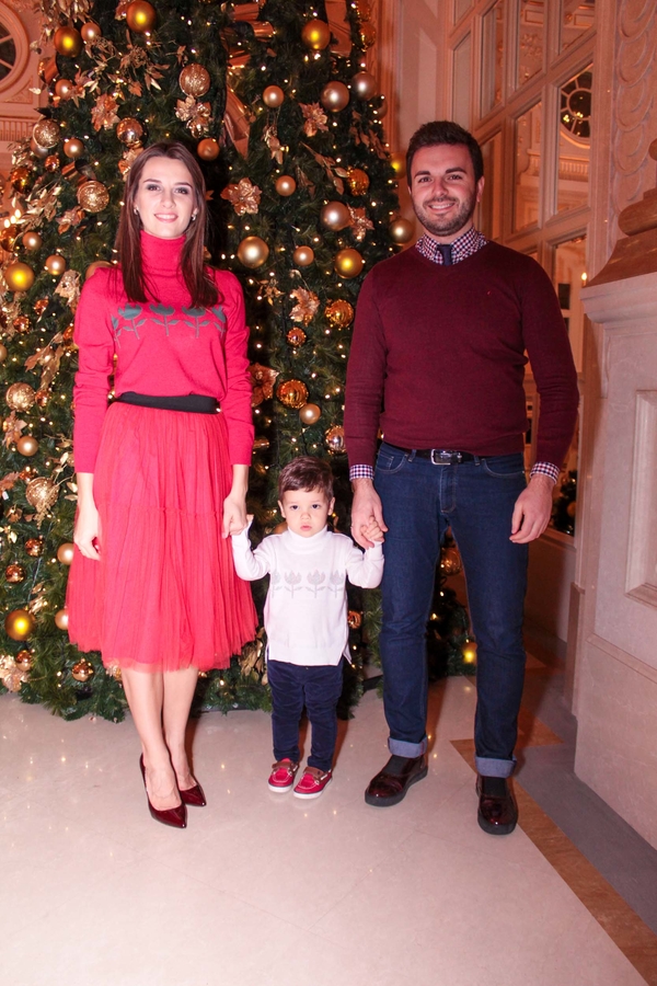 Решетник и Бондарчук прошлись по сказочному подиуму с детьми