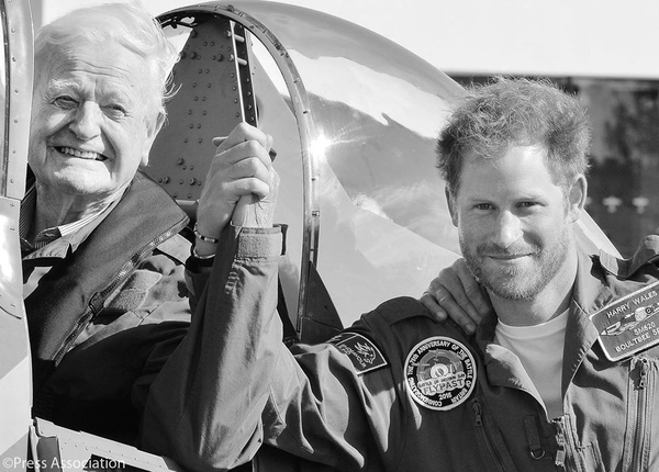 Принц Гарри и княгиня Шарлин поделились рождественскими открытками