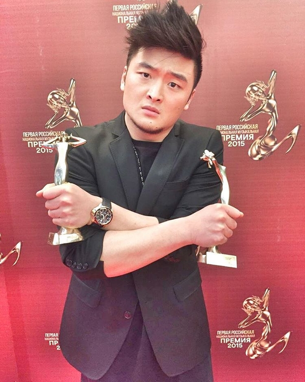 Участник группы MBAND кардинально сменил имидж