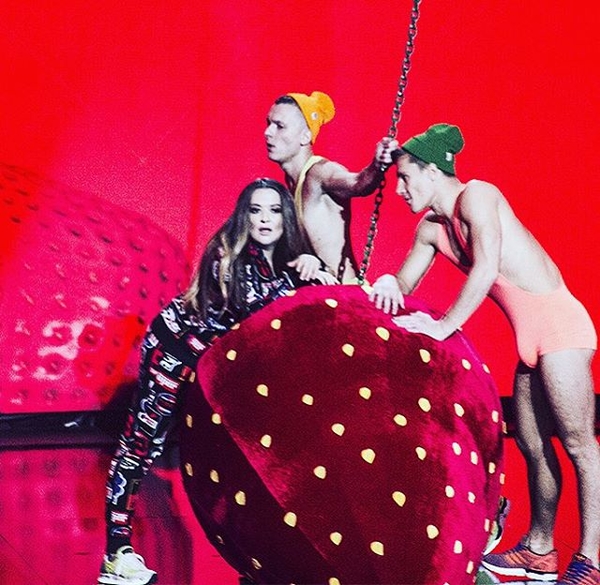 Полет на клубнике: Могилевская удивит фанатов в новогоднюю ночь