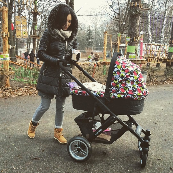 Анна Завальская впервые появилась на публике с новорожденным малышом