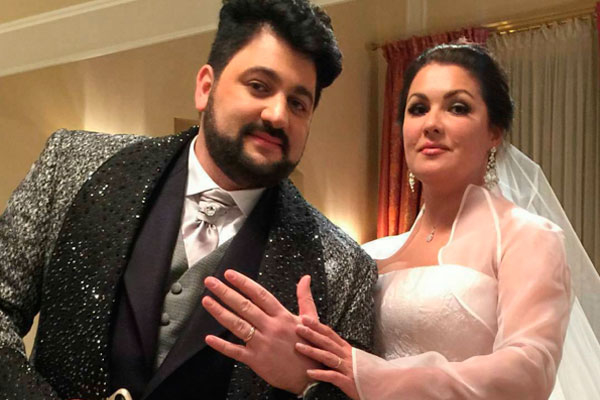 Анна Нетребко вышла замуж в тиаре за 2 миллионов евро