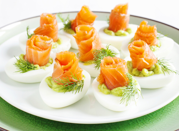 Фаршированные яйца: Три рецепта к Новому году