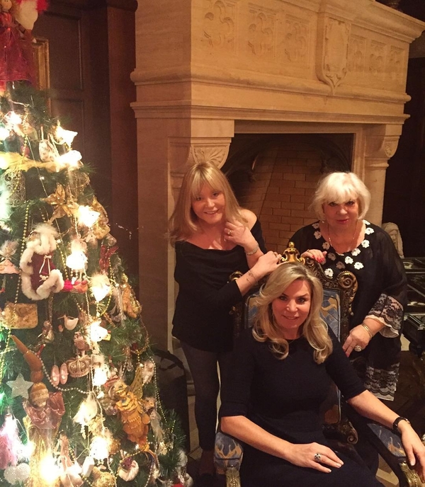 Алла Пугачева удивила стильной стрижкой и помолодевшим видом