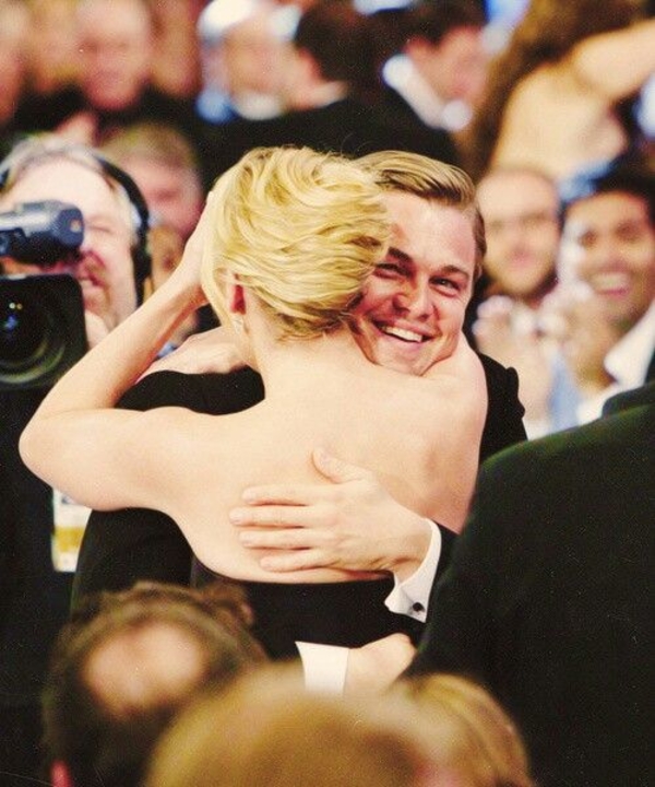 Международный день объятий: звезды, которые не скрывают своих чувств