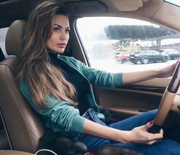 Виктория Боня попала в аварию