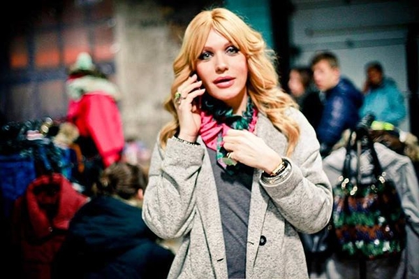 Полуобнаженная травести-дива Монро призвала не бояться своего тела