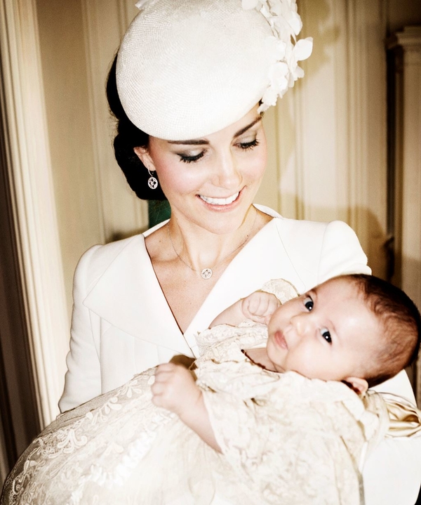 Малышка на миллион: Стильные образы принцессы Шарлотты