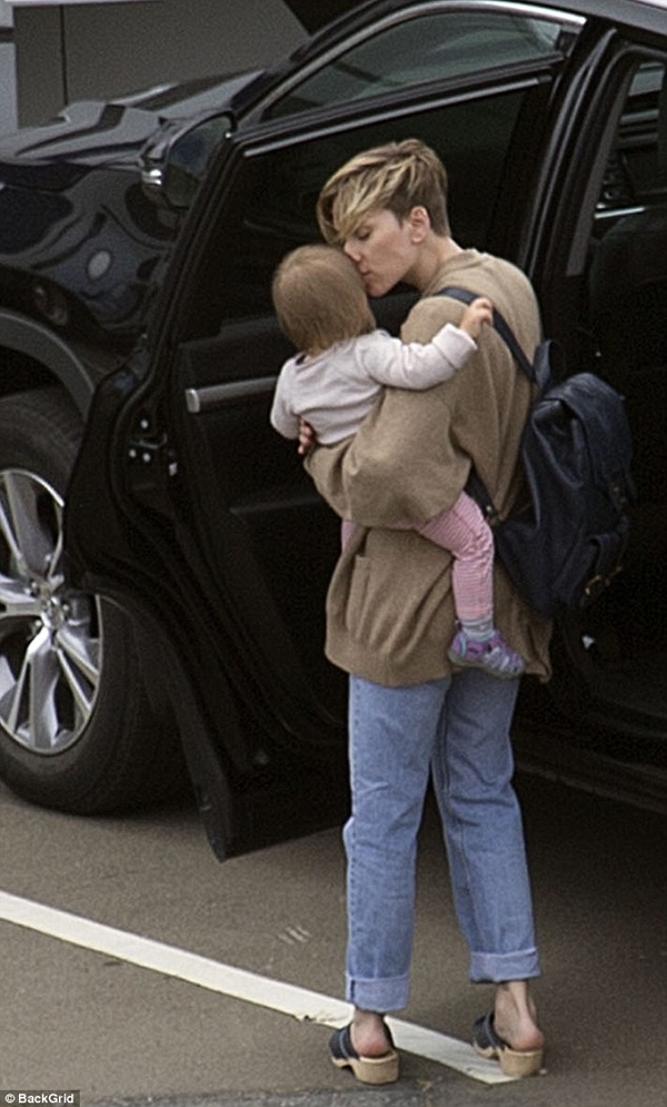 Скарлет Йоханссон запечатлели с подросшей дочкой в Новой Зеландии