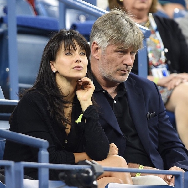 57-летний Алек Болдуин поприседал с женой