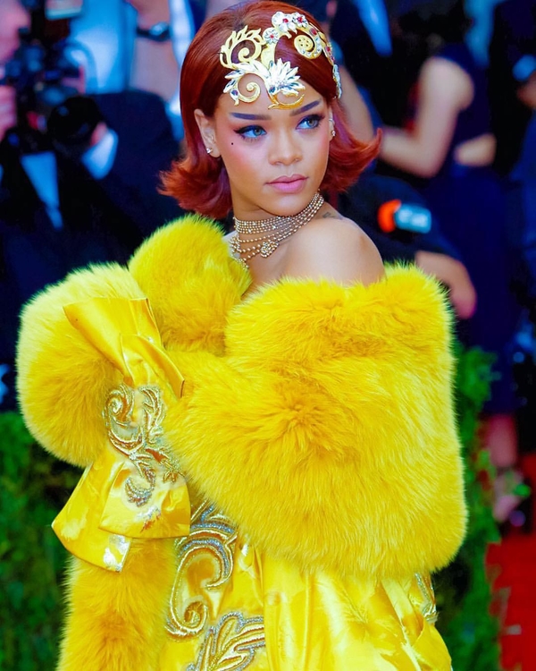 Рианна купила наушники за $9 тысяч