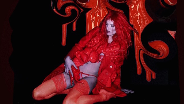 Мосс, Кэмпбелл и другие модели предстали в образе смертных грехов