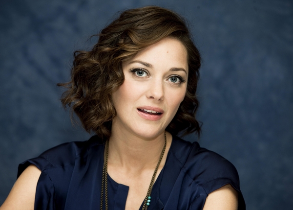 Марион Котийяр перепела популярный хит Бритни Спирс