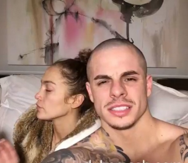 Бойфренд Лопес показал домашнее видео, где она позирует без макияжа