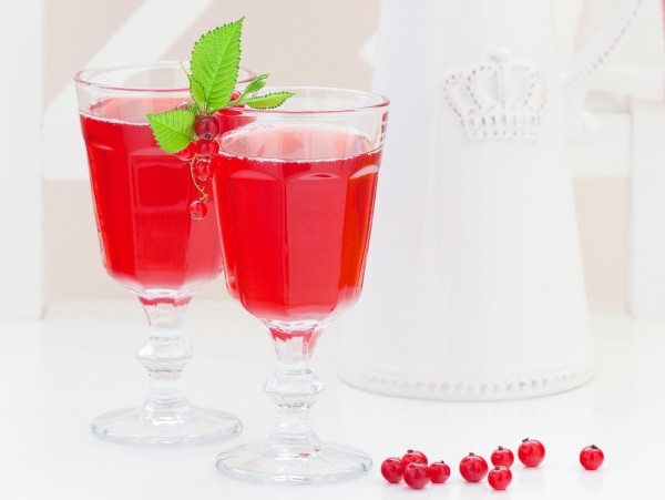 Алкогольные коктейли для девушек: три рецепта ко Дню Бармена