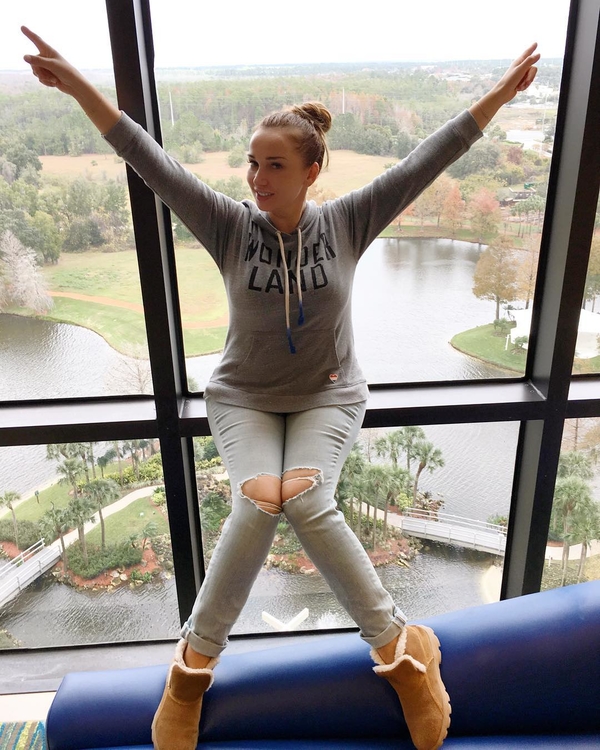 Чехова в Киеве встретилась с экс-холостячкой и Ксенией Бугримовой