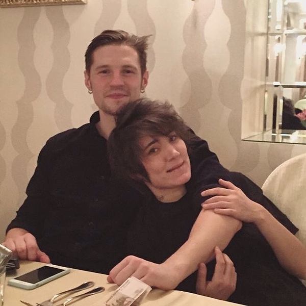 Земфира показала фото в объятиях мужчины