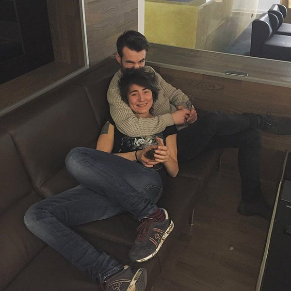 Земфира показала фото в объятиях мужчины