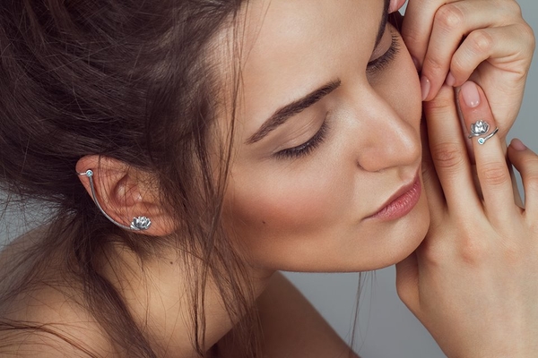 Вещь дня: кафф с лилией