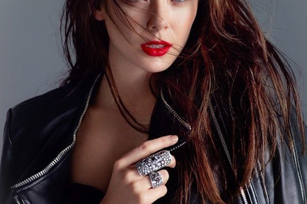 instagram.com/elizabetholsenig