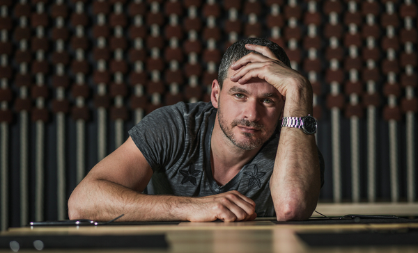 В новом клипе Арсен Мирзоян попал в лабиринт