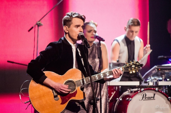 vk.com/brunettesshootblondes