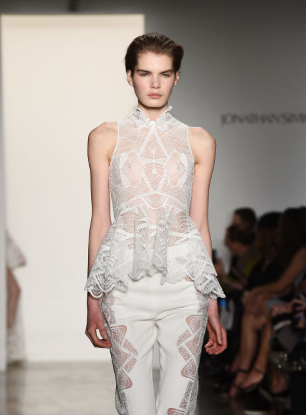 На грани: самые откровенные наряды с Недели моды в Нью-Йорке