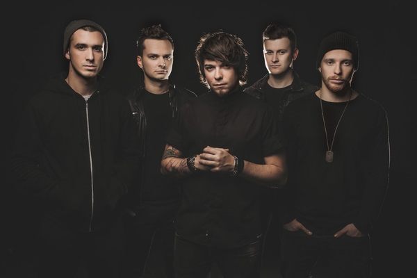 DETACH сняли для своего концерта венгерских стриптизерш