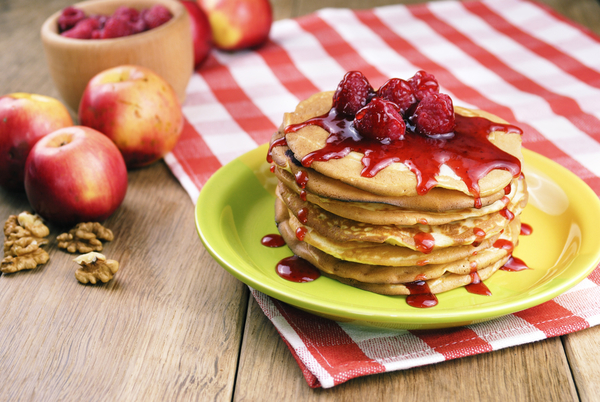 Яблочные оладьи: Три вкусные идеи