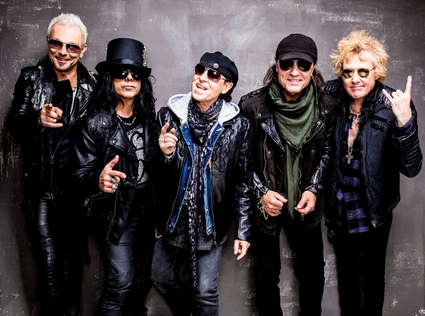 Scorpions спели на фоне украинского флага