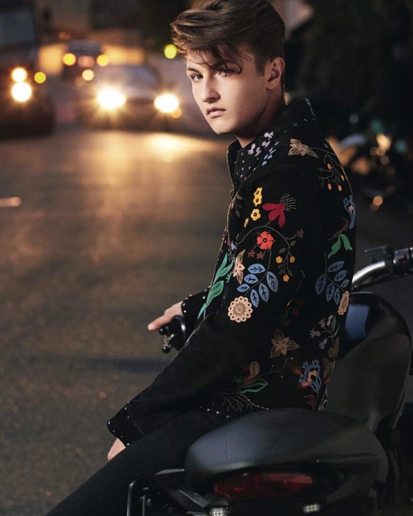 По стопам сестер: брат Джиджи и Беллы Хадид стал моделью