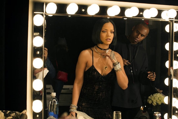 Рианна сняла новый клип с откровенными танцами