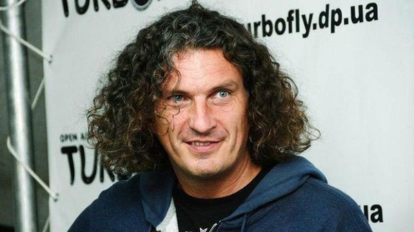 Мама Кузьмы хочет демонтировать неудачный памятник певцу