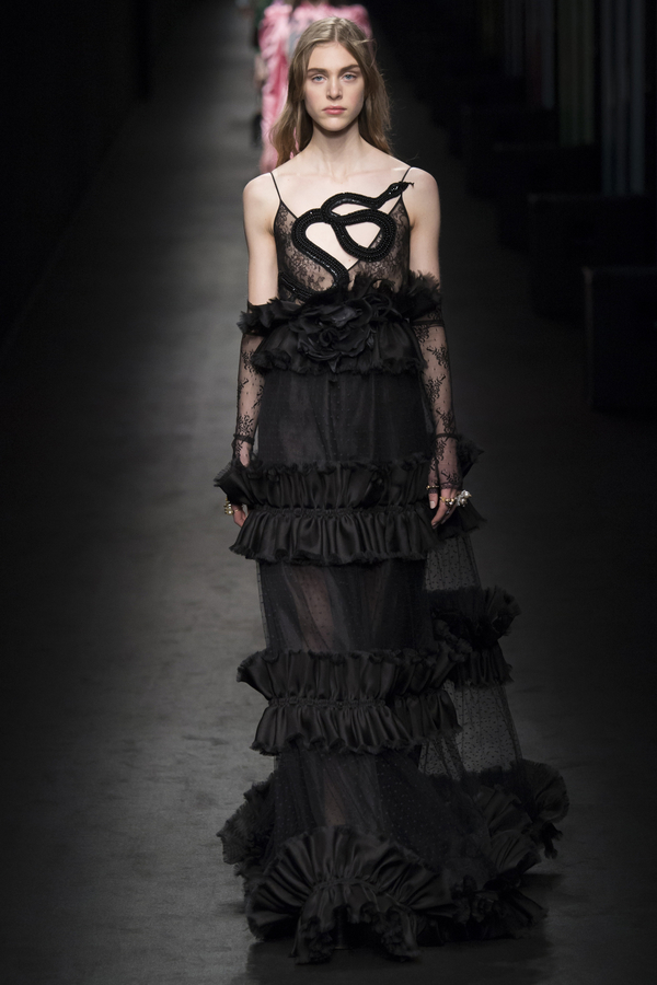 Екатерина Медичи и 70-е: Gucci представил коллекцию в Милане