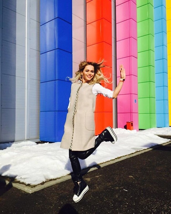 Анна Хилькевич поплавала в бассейне с дочкой