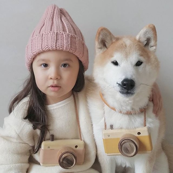 Instagram-аккаунт дня: маленькая парижанка и ее пушистый друг