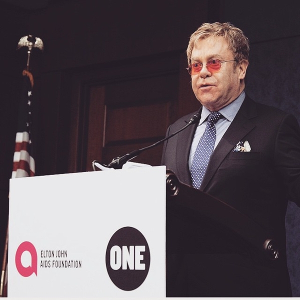 Элтон Джон решил оставить своих детей без наследства