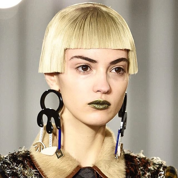 Игра фактур и практичность: все, что нужно знать о показе Maison Margiela