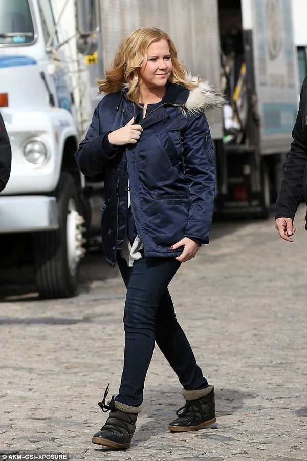 Звезду фильма Девушка без комплексов застукали за поеданием фастфуда