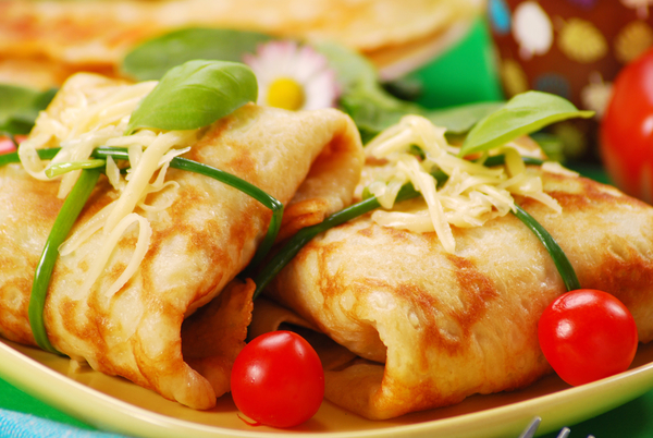 Что приготовить на Масленицу: Блинные конвертики под сыром