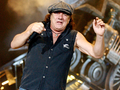 68-летний солист группы AC/DC может полностью потерять слух
