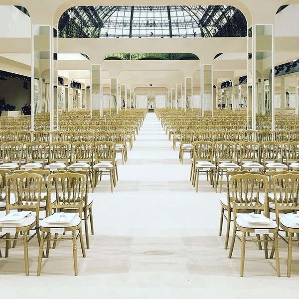 Твид, жемчуг и кожа: все, что нужно знать о показе Chanel