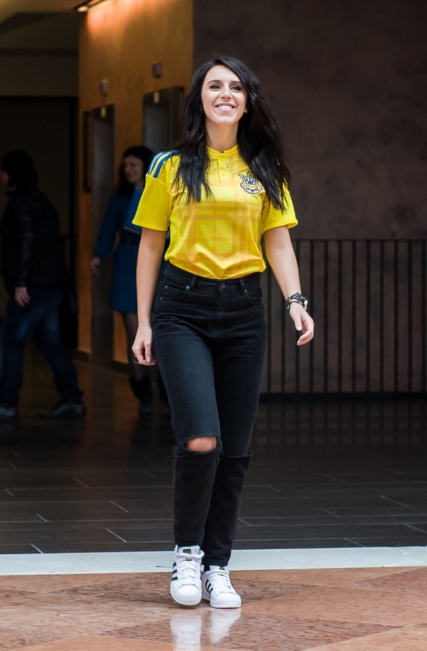 Джамала и Сергей Притула представили новую форму сборной Украины