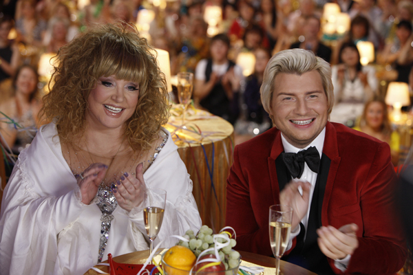 Алла Пугачева помогла Баскову собрать букеты