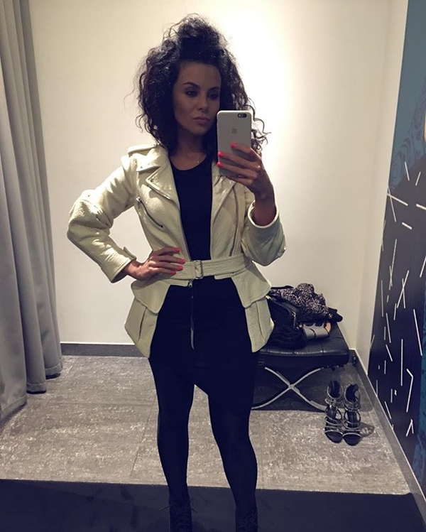 Сексуальная Настя Каменских показала свои аппетитные формы