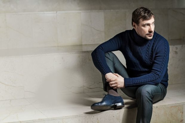 День рождения Евгения Цыганова: яркие роли многодетного отца