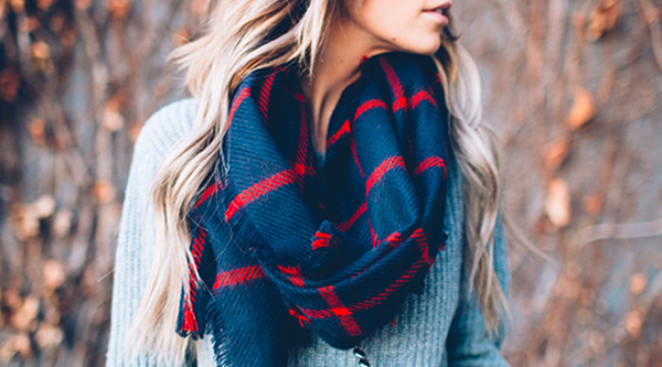 Шарф в клетку: модные идеи для образов